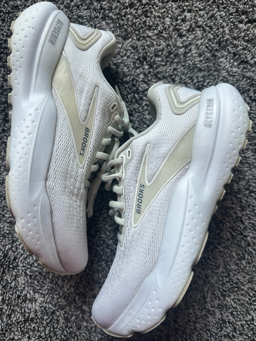 Women's BROOKS GLYCERIN 21 White and Beige Walking Running Gym Sneakers Size 6.5